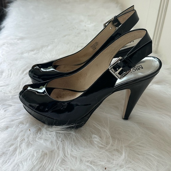 Black patent open toe sling back heel. Size 9. - Picture 4 of 5